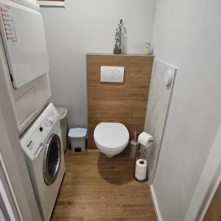 G24 Woodhouse Apartment *